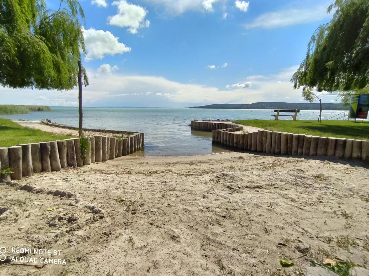 Elizabeth Vendeghaz Balatonfuzfon A Strandnal Ngoại thất bức ảnh