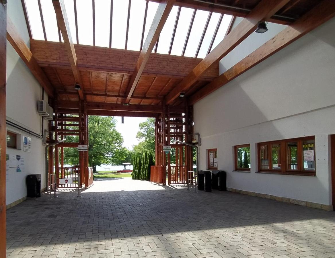 Elizabeth Vendeghaz Balatonfuzfon A Strandnal Ngoại thất bức ảnh