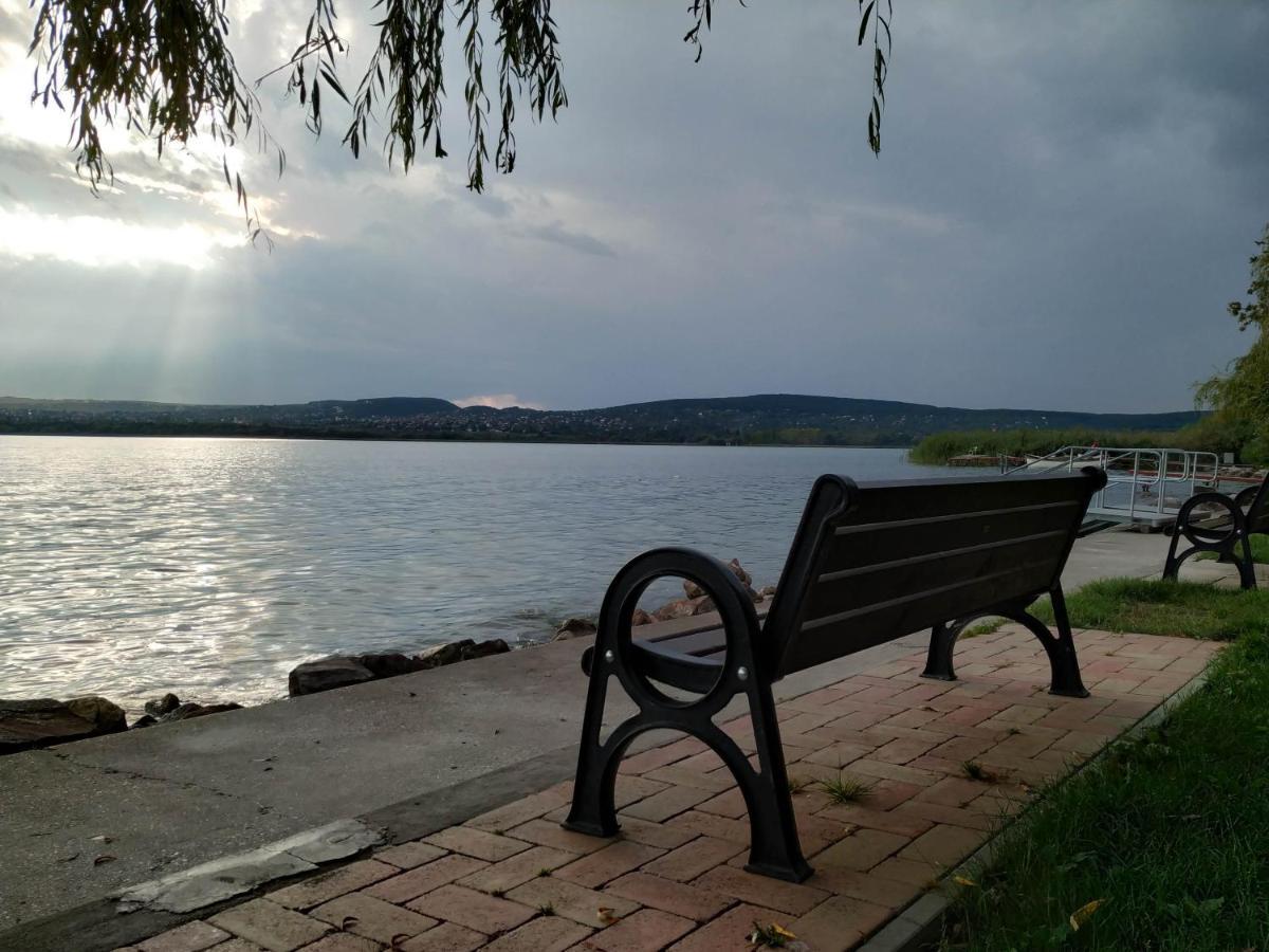 Elizabeth Vendeghaz Balatonfuzfon A Strandnal Ngoại thất bức ảnh