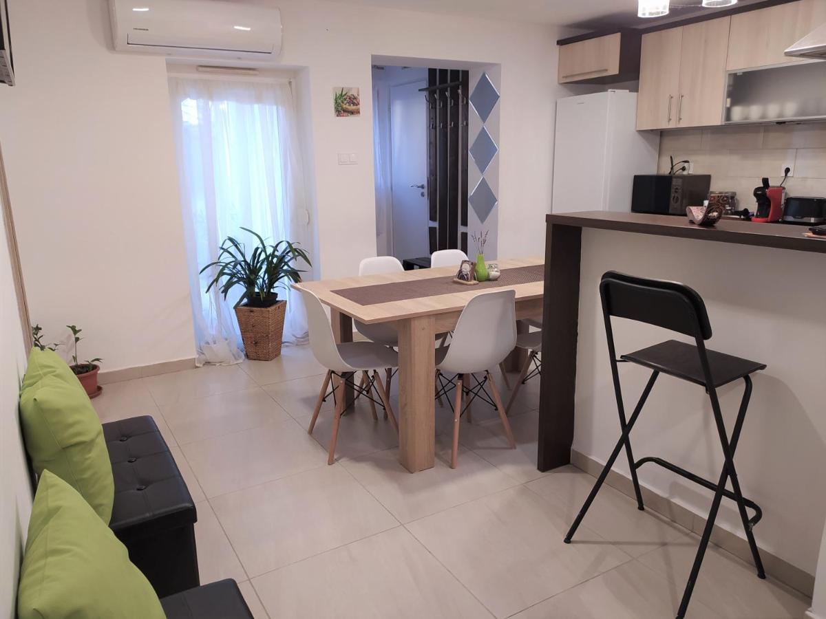 Elizabeth Vendeghaz Balatonfuzfon A Strandnal Ngoại thất bức ảnh
