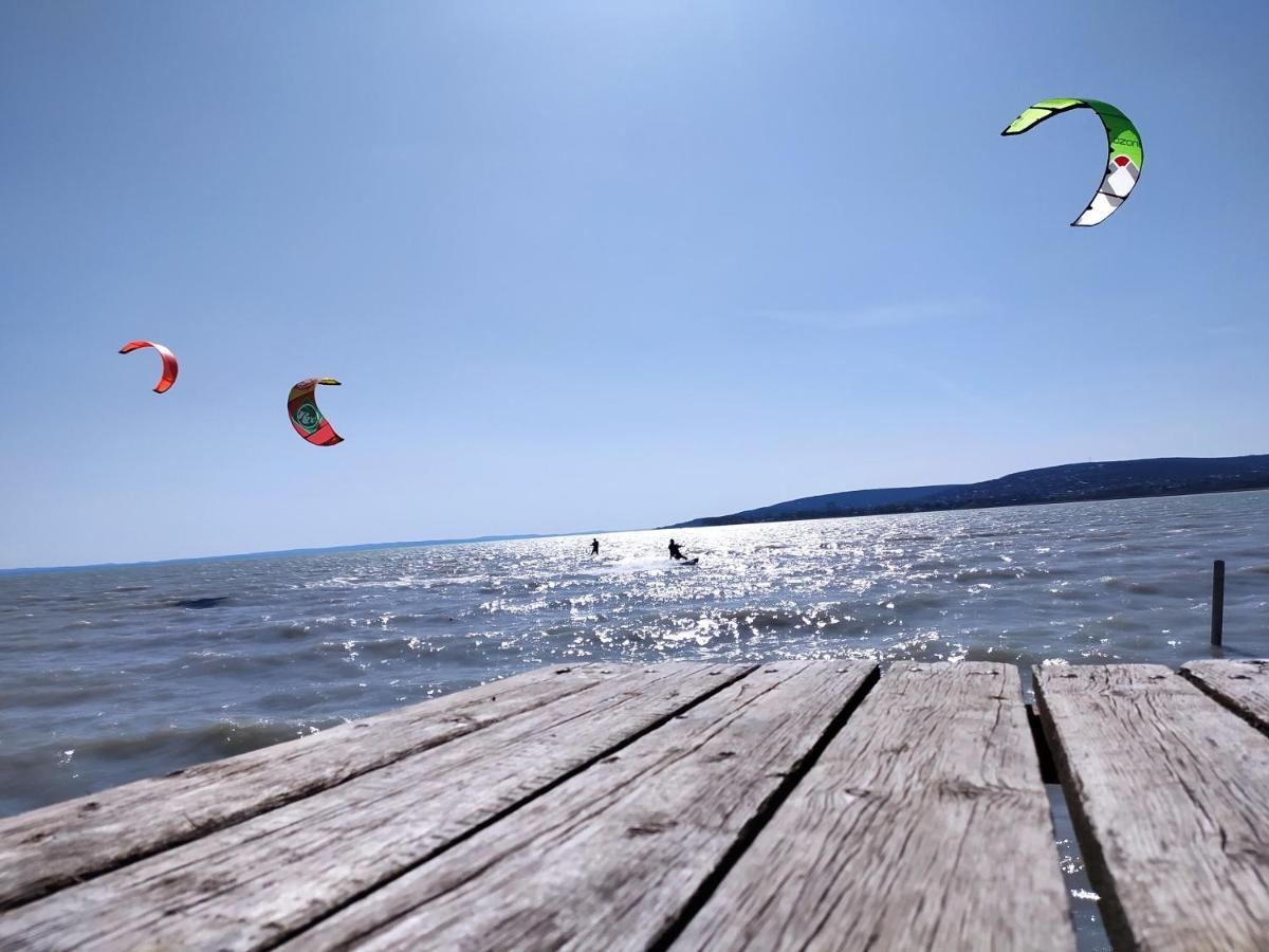 Elizabeth Vendeghaz Balatonfuzfon A Strandnal Ngoại thất bức ảnh